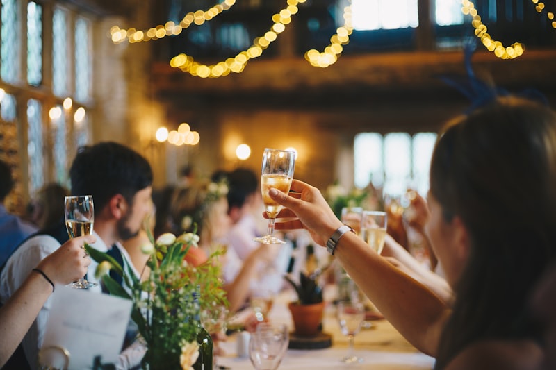 Tamu VIP Wedding Terlewat karena Petugas Lupa Wajah: Beri Notifikasi Instan via Admin Dashboard