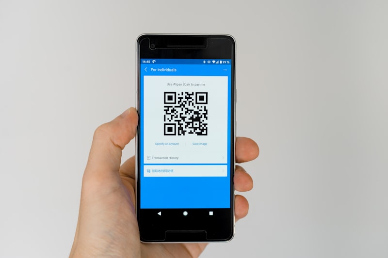 Registrasi Manual vs QR Code Check-In